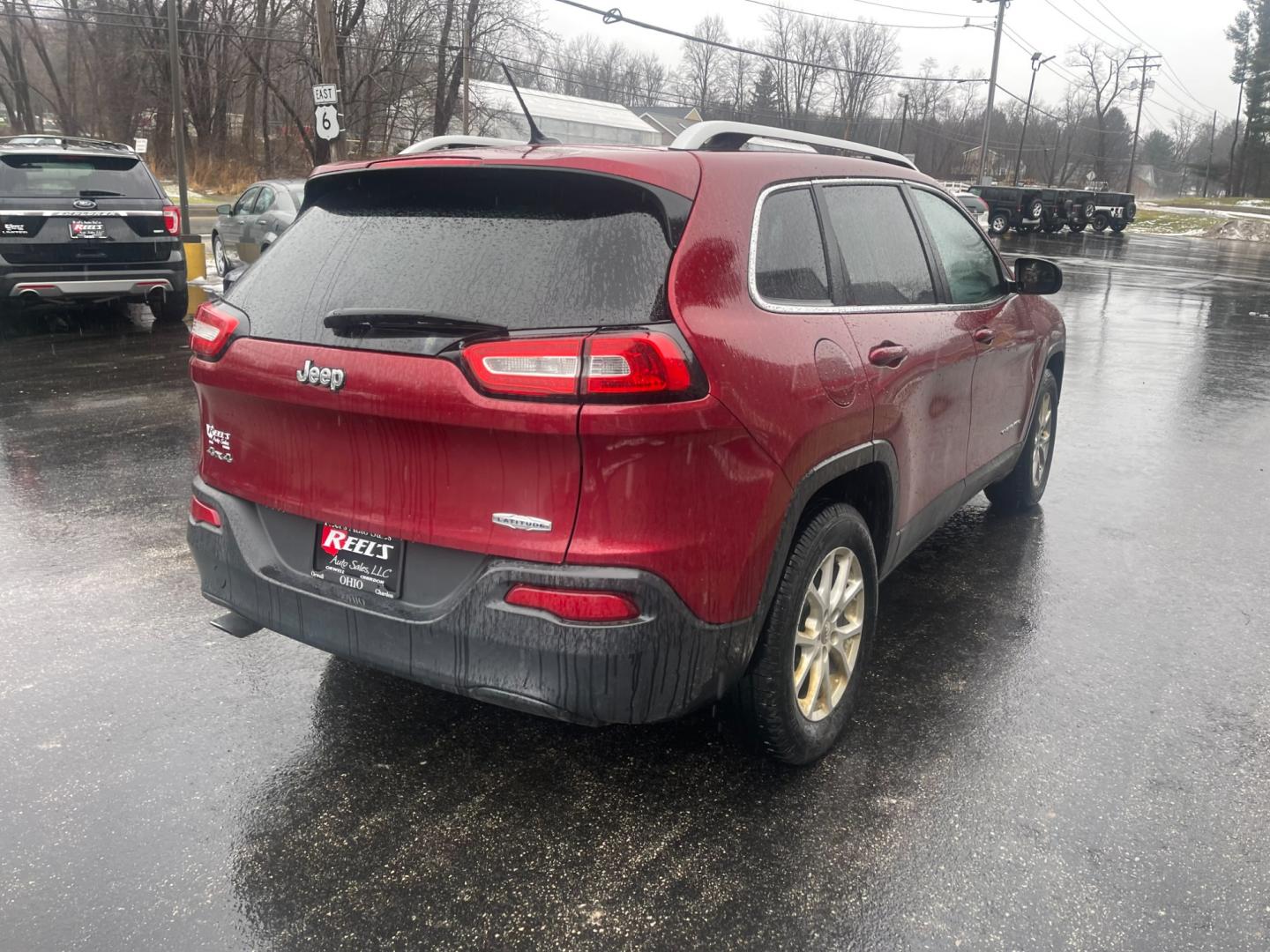 2014 Red /Black Jeep Cherokee Latitude 4WD (1C4PJMCB7EW) with an 2.4L I4 DOHC 16V engine, 9-Speed Automatic transmission, located at 11115 Chardon Rd. , Chardon, OH, 44024, (440) 214-9705, 41.580246, -81.241943 - Photo#7